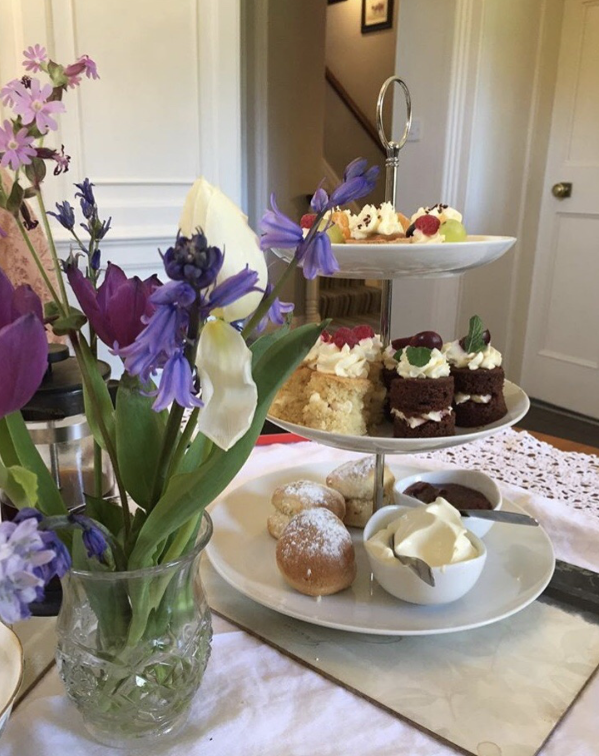 Walking in the South Lincolnshire Wolds by LincsConnect. Afternoon tea at The Elm Tree, Hundleby